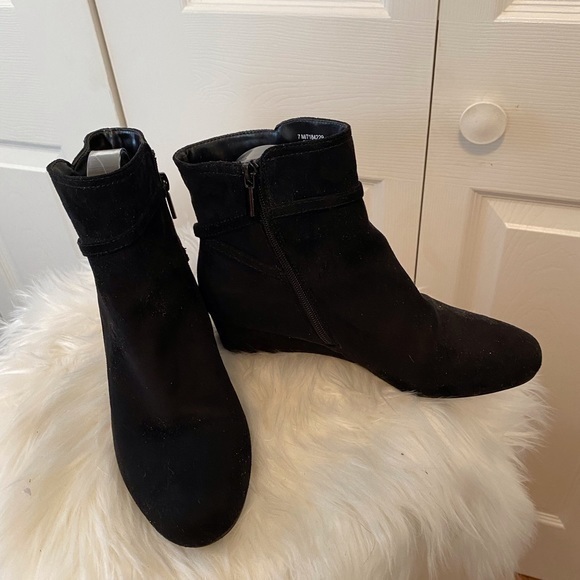 Impo black boots size 7M only worn a couple of times - Picture 1 of 9